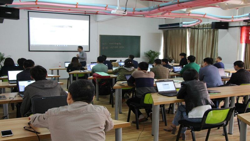 企业培训课程设计与实施：关键要素与策略