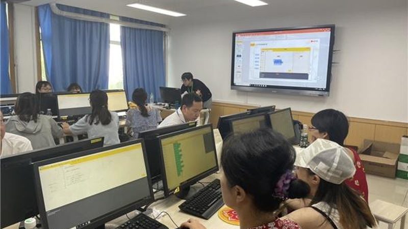 叉车实操考试场地尺寸要求解析：如何确保考试顺利进行